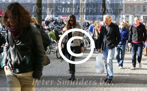 Amsterdam 30 oktober 2015
Harry Mens met zijn Bulgaarse vriendin aan het winkelen in Amsterdam.