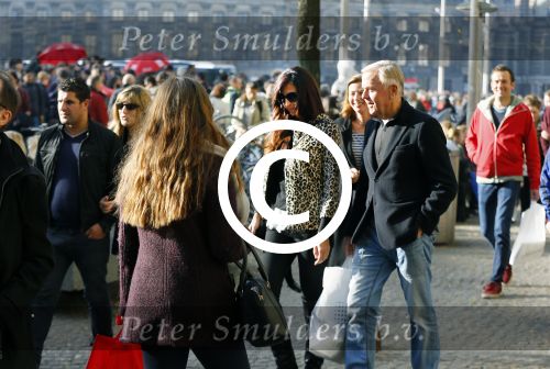 Amsterdam 30 oktober 2015
Harry Mens met zijn Bulgaarse vriendin aan het winkelen in Amsterdam.
