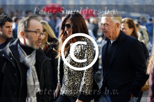 Amsterdam 30 oktober 2015
Harry Mens met zijn Bulgaarse vriendin aan het winkelen in Amsterdam.