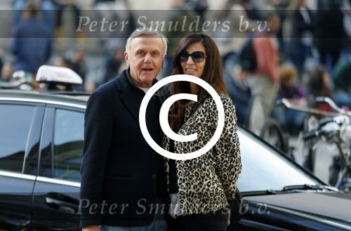 Amsterdam 30 oktober 2015
Harry Mens met zijn Bulgaarse vriendin aan het winkelen in Amsterdam.