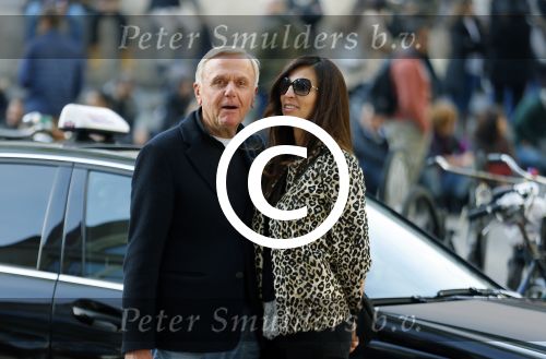 Amsterdam 30 oktober 2015
Harry Mens met zijn Bulgaarse vriendin aan het winkelen in Amsterdam.