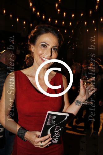 Amsterdam 2 november 2015
Presentatie boek Extase geschreven door Heleen v Royen Georgina Verbaan Daphne Deckers Susan Smit Patricia Snel Sophie v d Stap Chantal v Gastel Myrthe v d Meer Milou v d Will en Halina Reijn. De presenatie was bij Duchess.