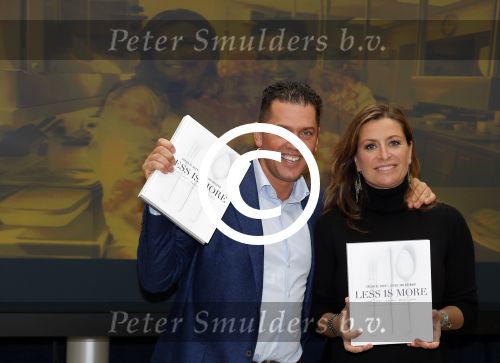 Amsterdam 19 oktober 2015 
Boekpresentatie Sacha de Boer en Jacob Jan Boerma in hotel Krasnapolsky. Man Rick Nieman praat het aan elkaar.