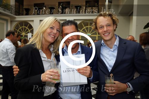 Amsterdam 19 oktober 2015 
Boekpresentatie Sacha de Boer en Jacob Jan Boerma in hotel Krasnapolsky. Man Rick Nieman praat het aan elkaar. Jacob Jan met Dorien Ouborg
