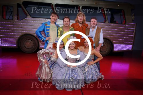 Amsterdam 11 november 2015
Premiere queen of the dessert met oa Jason Donovan Simon Greete Adam Bailey en Philip Childs in carre.