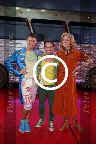 Amsterdam 11 november 2015
Premiere queen of the dessert met oa Jason Donovan Simon Greete Adam Bailey en Philip Childs in carre.
