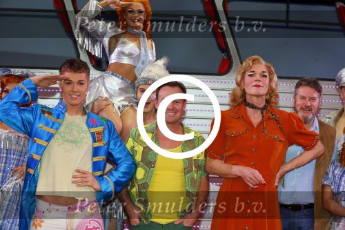 Amsterdam 11 november 2015
Premiere queen of the dessert met oa Jason Donovan Simon Greete Adam Bailey en Philip Childs in carre.