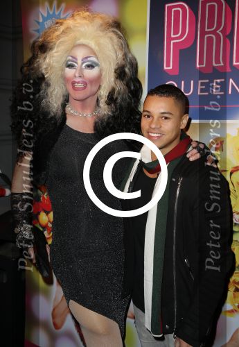 Amsterdam 11 november 2015
Premiere queen of the dessert met oa Jason Donovan Simon Greete Adam Bailey en Philip Childs in carre. Jeffrey Wammes