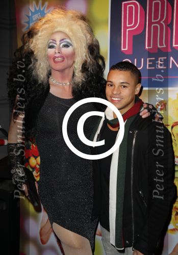 Amsterdam 11 november 2015
Premiere queen of the dessert met oa Jason Donovan Simon Greete Adam Bailey en Philip Childs in carre. Jeffrey Wammes