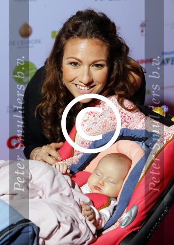 Amsterdam 29 oktober 2015
Mom\'s moment in hotel l europe. Jessica Mendels met baby