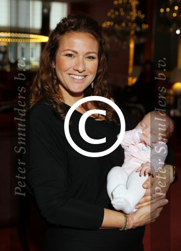 Amsterdam 29 oktober 2015
Mom\'s moment in hotel l europe. Jessica Mendels met baby
