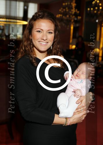 Amsterdam 29 oktober 2015
Mom\'s moment in hotel l europe. Jessica Mendels met baby