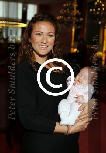 Amsterdam 29 oktober 2015
Mom\'s moment in hotel l europe. Jessica Mendels met baby