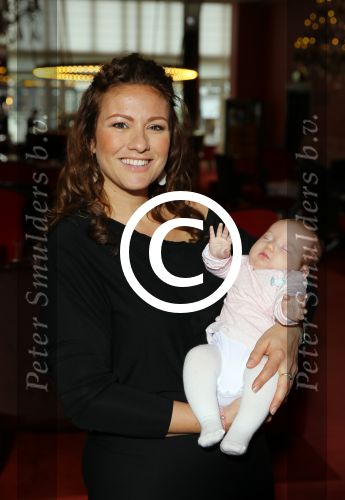 Amsterdam 29 oktober 2015
Mom\'s moment in hotel l europe. Jessica Mendels met baby