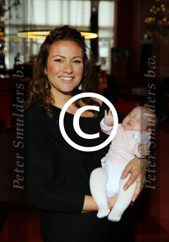 Amsterdam 29 oktober 2015
Mom\'s moment in hotel l europe. Jessica Mendels met baby