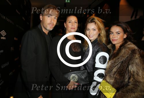 Amsterdam 9 n ovember 2015
Life after football LAF gala in het INK hotel.
Richard Witschge met zijn vrouw en dochters JoÃ«ll Witschge, Keli Witschge