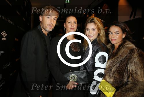 Amsterdam 9 n ovember 2015
Life after football LAF gala in het INK hotel.
Richard Witschge met zijn vrouw en dochters JoÃ«ll Witschge, Keli Witschge