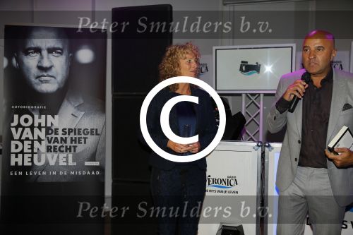 Amsterdam 16 oktober 2015 
Boekpresentatie John v d Heuvel bij de telegraaf. John met zijn vrouw