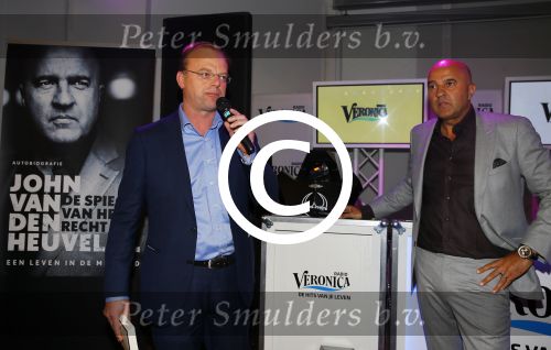 Amsterdam 16 oktober 2015 
Boekpresentatie John v d Heuvel bij de telegraaf. John met Paul Jansen de hoofdredacteur van de telegraaf