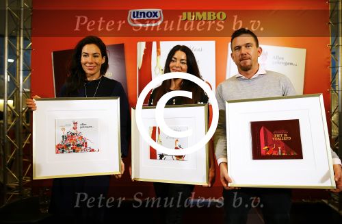 Amsterdam 10 november 2015
Presentatie sinterklaasboeken met Johnny de Mol Halina Reijn Kim Lian v d Meij en Albert Verlinde