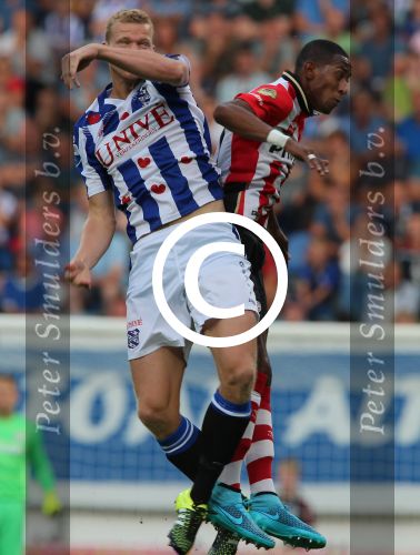 Heerenveen, 22 Augustus 2015
Kompetitie, Seizoen 2015/2016
FC Heerenveen-PSV, eindstand 1-1
Joshua Brenet in duel met Henk Veerman