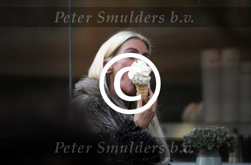 Amsterdam 31 oktober 2015
Judith Osborn eet een ijsje