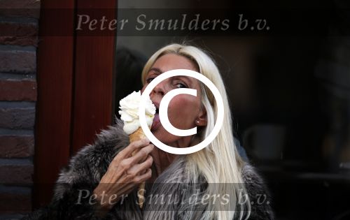 Amsterdam 31 oktober 2015
Judith Osborn eet een ijsje