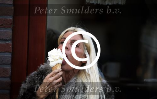 Amsterdam 31 oktober 2015
Judith Osborn eet een ijsje