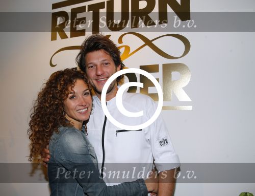 Amsterdam 16 oktober 2015
Katja Schuurman opent return to sender winkel op westergasfabriek terrein in Amsterdam. Haar vriend Freek v Noordwijk doet de catering.