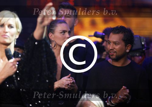 Hilversum 26 oktober 2015
Finale van Hollands next top model HNTM 2015 gepresenteerd door Anouk Smulders en Fred v Leer. De jury bestaat uit Dirk Kikstra May-Britt Mobach en Freek Koster (Touche Models).
De 4 4 finalisten zijn Loiza Lamers, Rachel Swaab Celine Koningstein en Lisa Kapper.
Loiza wordt uiteindelijk HNTM. Kim Feenstra met ....