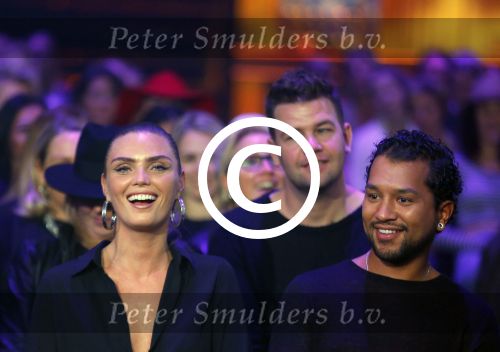 Hilversum 26 oktober 2015
Finale van Hollands next top model HNTM 2015 gepresenteerd door Anouk Smulders en Fred v Leer. De jury bestaat uit Dirk Kikstra May-Britt Mobach en Freek Koster (Touche Models).
De 4 4 finalisten zijn Loiza Lamers, Rachel Swaab Celine Koningstein en Lisa Kapper.
Loiza wordt uiteindelijk HNTM. Kim Feenstra met ....