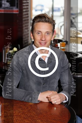Volendam 29 oktober 2015
Presentatie nieuwe 100%NL met Koos v Plateringen Monique Smit en Tooske Ragas.