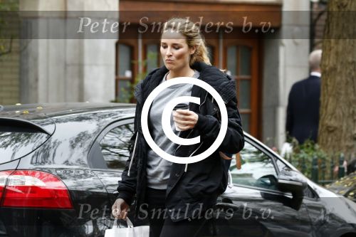 Amsterdam 5 november 2015
Lieke v Lexmond drinkt koffietje op straat