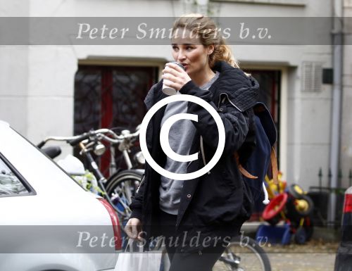 Amsterdam 5 november 2015
Lieke v Lexmond drinkt koffietje op straat