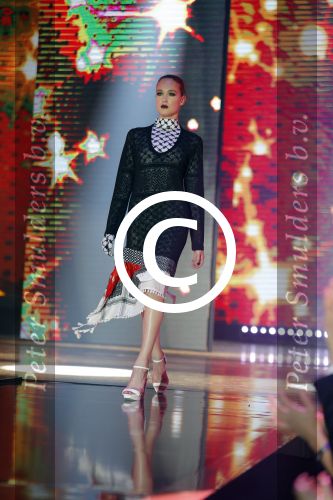 Hilversum 26 oktober 2015
Finale van Hollands next top model HNTM 2015 gepresenteerd door Anouk Smulders en Fred v Leer. De jury bestaat uit Dirk Kikstra May-Britt Mobach en Freek Koster (Touche Models).
De 4 4 finalisten zijn Loiza Lamers, Rachel Swaab Celine Koningstein en Lisa Kapper.
Loiza wordt uiteindelijk HNTM