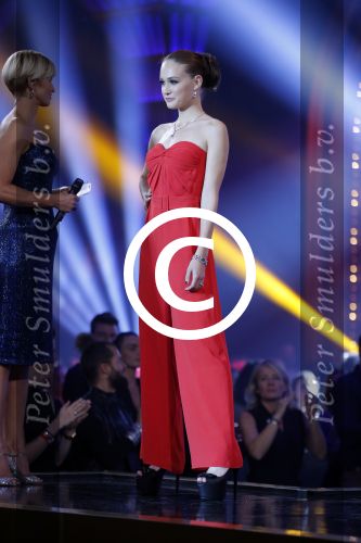 Hilversum 26 oktober 2015
Finale van Hollands next top model HNTM 2015 gepresenteerd door Anouk Smulders en Fred v Leer. De jury bestaat uit Dirk Kikstra May-Britt Mobach en Freek Koster (Touche Models).
De 4 4 finalisten zijn Loiza Lamers, Rachel Swaab Celine Koningstein en Lisa Kapper.
Loiza wordt uiteindelijk HNTM