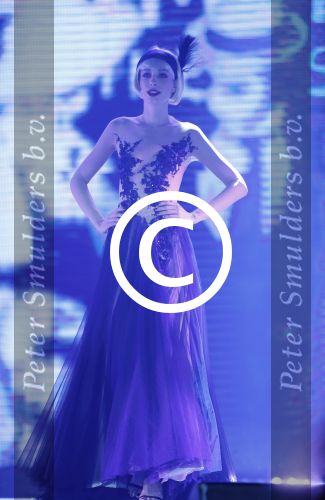 Hilversum 26 oktober 2015
Finale van Hollands next top model HNTM 2015 gepresenteerd door Anouk Smulders en Fred v Leer. De jury bestaat uit Dirk Kikstra May-Britt Mobach en Freek Koster (Touche Models).
De 4 4 finalisten zijn Loiza Lamers, Rachel Swaab Celine Koningstein en Lisa Kapper.
Loiza wordt uiteindelijk HNTM