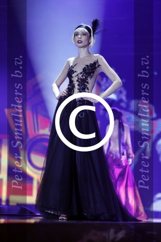 Hilversum 26 oktober 2015
Finale van Hollands next top model HNTM 2015 gepresenteerd door Anouk Smulders en Fred v Leer. De jury bestaat uit Dirk Kikstra May-Britt Mobach en Freek Koster (Touche Models).
De 4 4 finalisten zijn Loiza Lamers, Rachel Swaab Celine Koningstein en Lisa Kapper.
Loiza wordt uiteindelijk HNTM