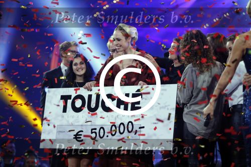 Hilversum 26 oktober 2015
Finale van Hollands next top model HNTM 2015 gepresenteerd door Anouk Smulders en Fred v Leer. De jury bestaat uit Dirk Kikstra May-Britt Mobach en Freek Koster (Touche Models).
De 4 4 finalisten zijn Loiza Lamers, Rachel Swaab Celine Koningstein en Lisa Kapper.
Loiza wordt uiteindelijk HNTM