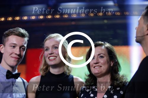 Hilversum 26 oktober 2015
Finale van Hollands next top model HNTM 2015 gepresenteerd door Anouk Smulders en Fred v Leer. De jury bestaat uit Dirk Kikstra May-Britt Mobach en Freek Koster (Touche Models).
De 4 4 finalisten zijn Loiza Lamers, Rachel Swaab Celine Koningstein en Lisa Kapper.
Loiza wordt uiteindelijk HNTM