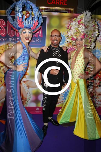Amsterdam 11 november 2015
Premiere queen of the dessert met oa Jason Donovan Simon Greete Adam Bailey en Philip Childs in carre. Maik de Boer met Jerel Houtsnee