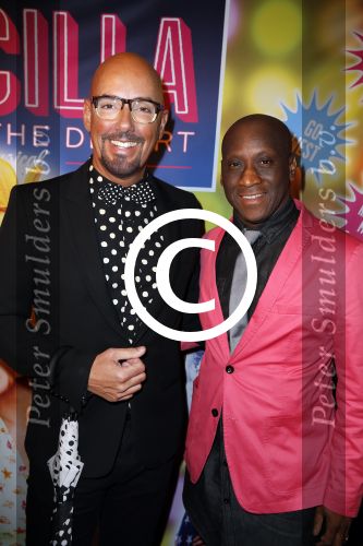 Amsterdam 11 november 2015
Premiere queen of the dessert met oa Jason Donovan Simon Greete Adam Bailey en Philip Childs in carre. Maik de Boer met Jerel Houtsnee