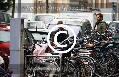 Amsterdam 21 oktober 2015
Manuel Broekman gaat met zijn vriendin Adriana Mosk met hun hond naar de dierenarts.