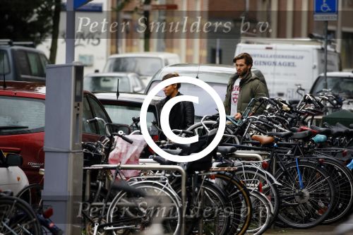Amsterdam 21 oktober 2015
Manuel Broekman gaat met zijn vriendin Adriana Mosk met hun hond naar de dierenarts.