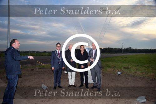 Katwijk, 30 Oktober 2015
5 jaar Soldaan van Oranje
Marco de Koning van Royal Promotions samen met de  oude en nieuwe crew bij de Dakota
