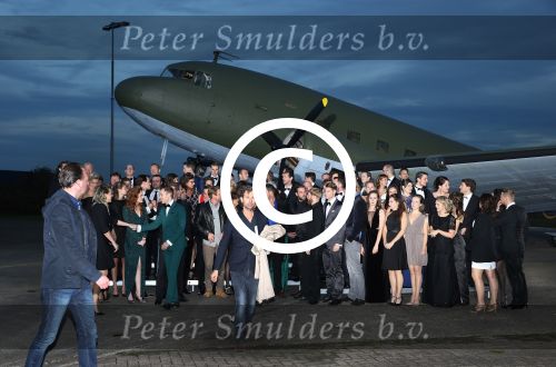 Katwijk, 30 Oktober 2015
5 jaar Soldaan van Oranje
Marco de Koning van Royal Promotions samen met de  oude en nieuwe crew bij de Dakota