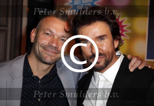 Amsterdam 11 november 2015
Premiere queen of the dessert met oa Jason Donovan Simon Greete Adam Bailey en Philip Childs in carre. Mari v d Ven met nieuwe vriend