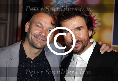 Amsterdam 11 november 2015
Premiere queen of the dessert met oa Jason Donovan Simon Greete Adam Bailey en Philip Childs in carre. Mari v d Ven met nieuwe vriend