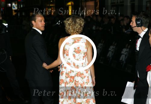 Amsterdam 28 oktober 2015
Premiere James Bond spectre in Tuschinski. Mark v Eeuwen met (een) vriendin