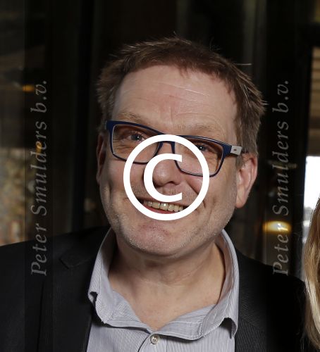 Hoorn 3 november 2015 
Sonja Bakker krijgt het eerste exemplaar van het booek van Matthieu Slee en Kyra Rutgers